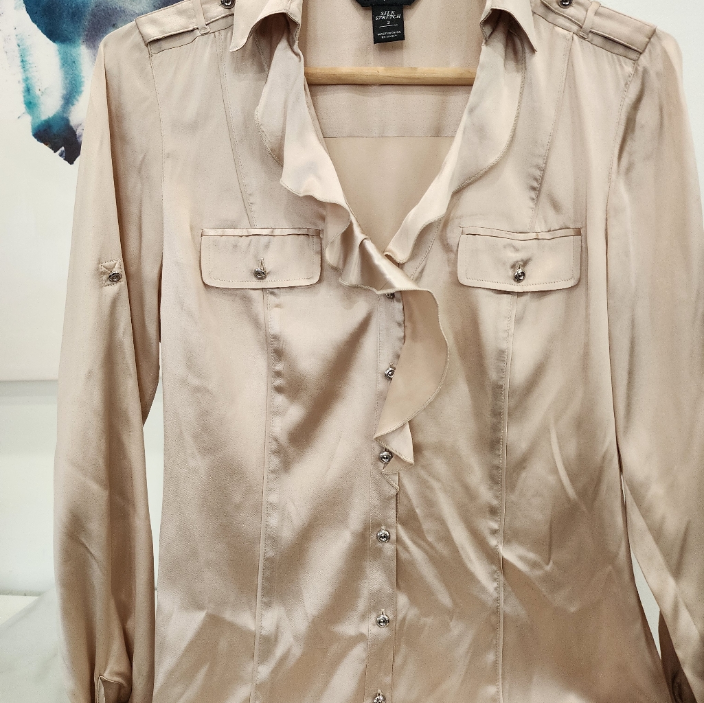 [W.H. B. M.] Womens Size 2 - Silk Stretch Long-Sleeve Champagne Button Up Blouse